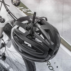 Cykellås på cykelhjälmslottet på chifferen 0.5m - svart
