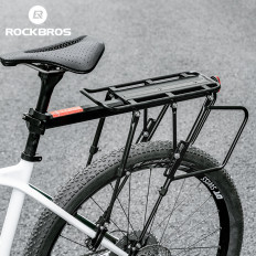 Hållbar cykelstamm med en hylla och en sadelfunktion och en svart LED-lampa