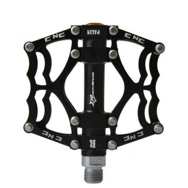MTB velosipēdu pedāļi ir melns