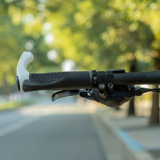 Ein Satz von Grippings Fahrradgriffe mit rutschfesten Hörnern - weiß
