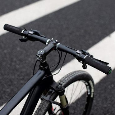 Cykelskördar med svart svamp