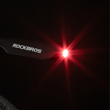 Zadný bicykel Fender s červenou LED svietidlom - čierna