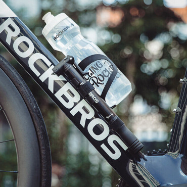 Bomba de bicicleta pequena manual com uma estrutura bancária + chave de fenda - preto