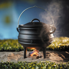 Pot de chasse à la chaudière en fonte sur un feu de joie pour Goules Wed. 245 x 280 mm 6 l