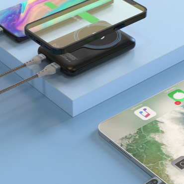 Powerbank 10000mah TGK1 με ένα μαύρο φορτιστή Magsafe 15W