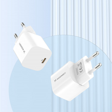 Um carregador de rede 100-240V PD USB-C 20W Branco