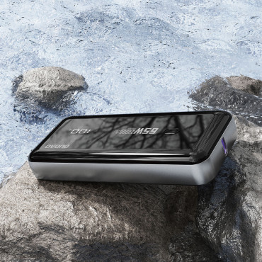 POWERBANK 20000MAH 65W 1X USB-C 2X USB-A su ekranu juoda