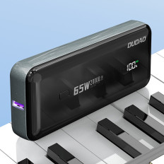 PowerBank 20000MAH 65W 1x USB-C 2x USB-A, jossa on musta