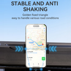 Poignée de téléphone avec une chargeuse d'induction de 15W sur un tableau de bord de voiture noir