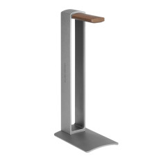 Sta voor hoofdtelefoons staande op een bureau met aluminium en hout zilver