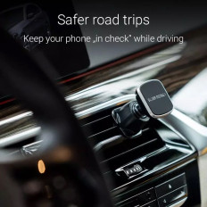 Punho de telefone magnético para um carro preto-quadriculado
