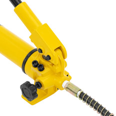 Hydraulické čerpadlo pre 400 barové ovládanie zdvihne až 100 t