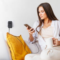 Adaptér Cestovní nabíječka 45w EU / US / AUS / UK s vestavěným kabelem USB-C - černá