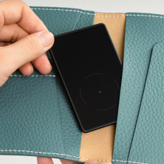 Tag Card Locator kujuline maksekaart induktsiooni laadimisega - must