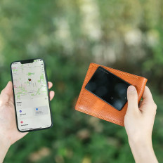 Tag Card Locator -muotoinen maksukortti induktiokuormituksella - musta