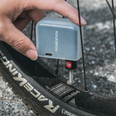 Mini električna kolesarska črpalka Schrader Presta 6.9Bar 100PSI - črna