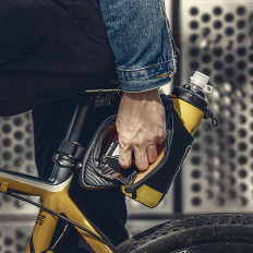 Sac de vélo sous la selle avec une poche de bouteille d'un bidon 1.5L - Noir