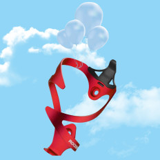 Fiets aluminium handvat op een fles waterfles - rood