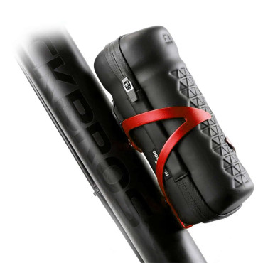 Mango de aluminio de bicicleta en una botella de agua - rojo