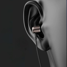 Káblové slúchadlá s mikrofónom a USB-C 12 m - čierny diaľkový ovládač