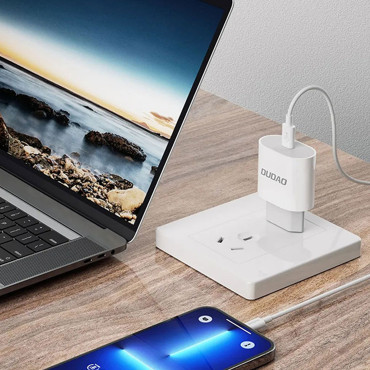 En liten A14EU PD 20W USB-C Nätverksladdare - Vit