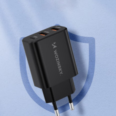 30W USB-C 2X USB-A Sieťová nabíjačka - čierna