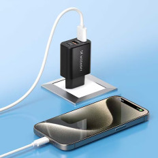 30W USB-C 2X USB-A Sieťová nabíjačka - čierna