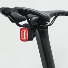 Lâmpada de bicicleta LED Sistema de frenagem traseira traseira USB-C - preto