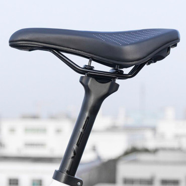 MTB putu velosipēdu seglu ar anatomisku caurumu - melns