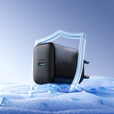 USB-C pd QC 20W - juoda