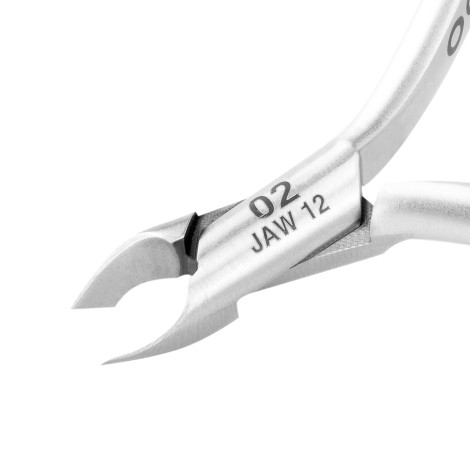 Cuticle Nippers 02 Jaw 12 Ocho Pro — close-up of the blade