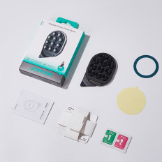 Magnetisk håndtak på en smarttelefon med sugekopper på speilglasset - svart