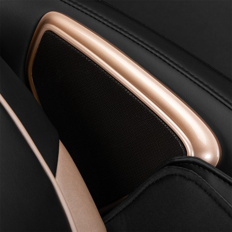 Fauteuil de massage Sakura Luxury 808 noir et beige — gros plan accoudoir