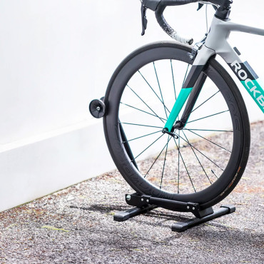 Stand della bicicletta sulla piegatura stabile della ruota anteriore - nero
