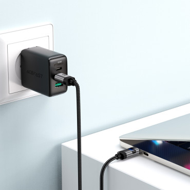 Kabel przewód USB-C - USB-C z wyświetlaczem 480Mb/s 66W 1.2m - czarny