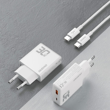 En 30W USB-A nettverkslader - USB-C med en USB-C-kabel - hvit