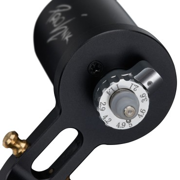 PRO-INK Rotary Tattoomaskine — nærbillede af betjening