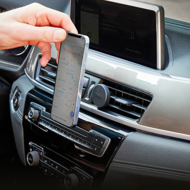 Magnetic Car Holder for Smartphone Wed. 40 mm på et rutet fly - svart