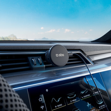 Autós tartó okostelefonon egy kockás ellenőrzővel, hűtéssel - fekete