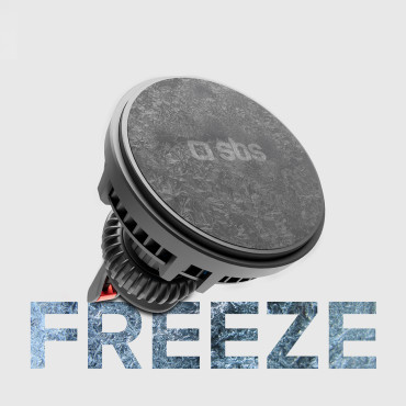 Suporte de carro em um smartphone com um xadreiro xadrez com resfriamento - preto