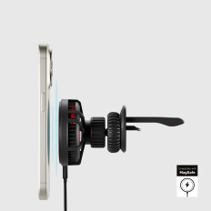 Suporte de carro em um smartphone com um xadreiro xadrez com resfriamento - preto