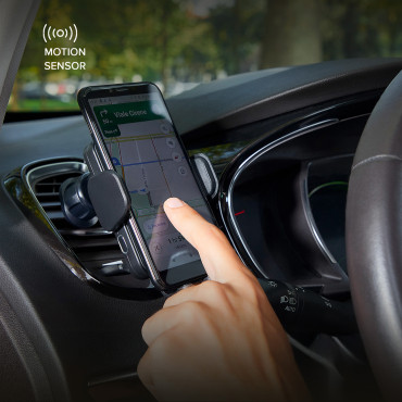 Suporte de carro em um smartphone com um carregador sem fio com um ar quadriculado - preto