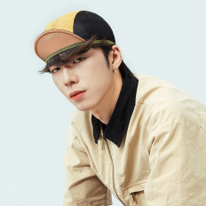 Gorra de bicicleta inclinada con una polla de dashball - Amarillo