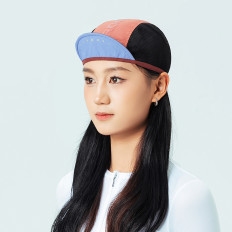 Colour cycling hat with helmet plate