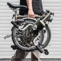 Bicycle bag for a can bottle with strap for 1 l - green