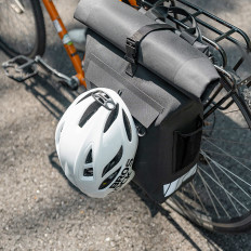 Painel de bicicleta com função de mochila impermeável com gancho de capacete 18L - preto