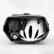 Painel de bicicleta com função de mochila impermeável com gancho de capacete 18L - preto