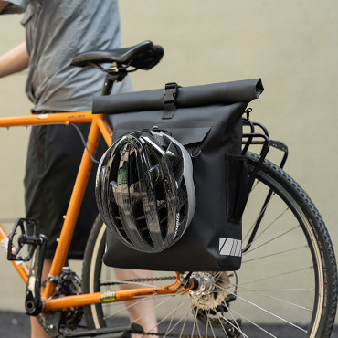 Painel de bicicleta com função de mochila impermeável com gancho de capacete 18L - preto