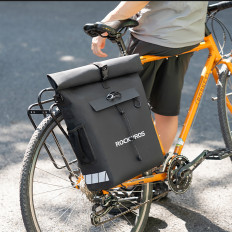 Painel de bicicleta com função de mochila impermeável com gancho de capacete 18L - preto