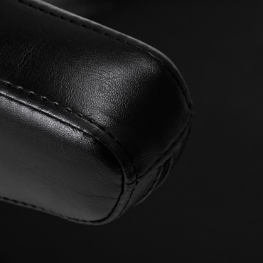 PRO INK 973 ergonomisk justerbar tatueringsstol svart — närbild av armstöd